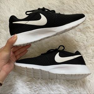 Nike Women Tajuns